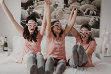 Laden Sie das Bild in den Galerie-Viewer, Geschenkbox Brautjungfer | Pyjama Party
